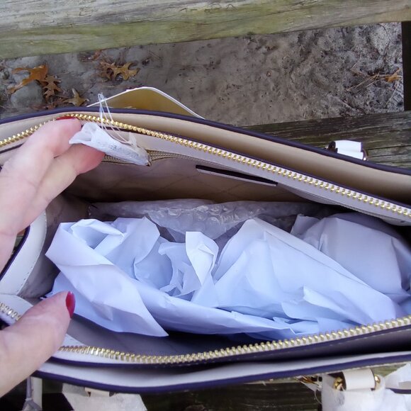 Michael Kors NEW $598 Sheila Satchel Bag No Callouts - Picture 4 of 9